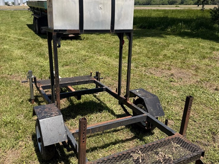 #2106-•-porta-potty-trailer-image-2