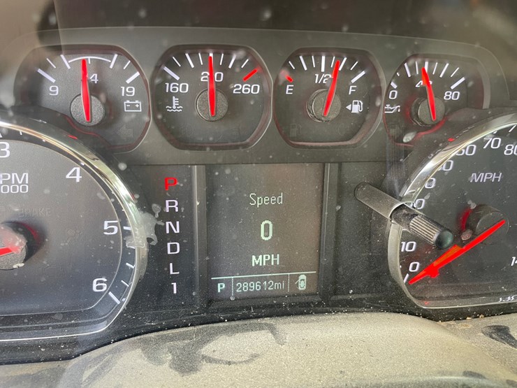 2017-chevrolet-3500hd-image-21