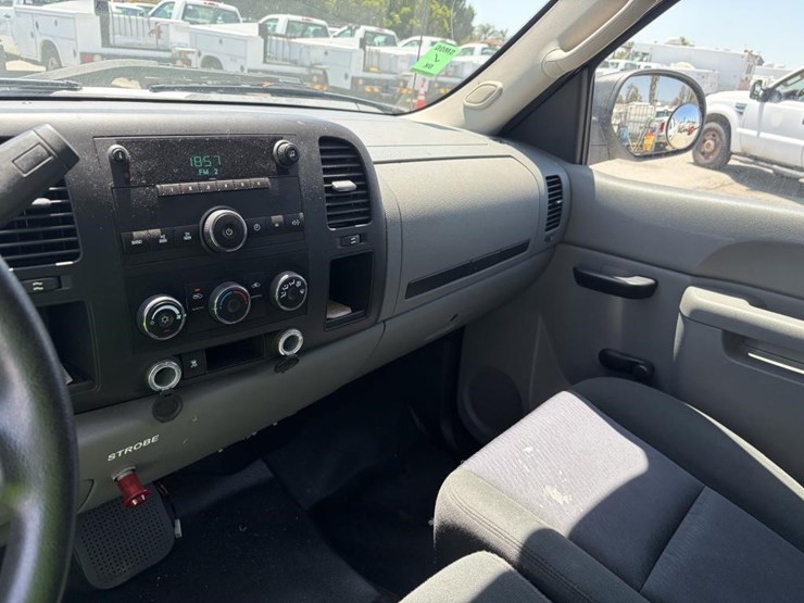 2011-chevrolet-1500-image-16