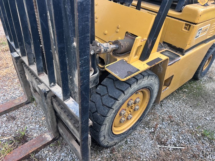 #2028-•-forklift-image-15