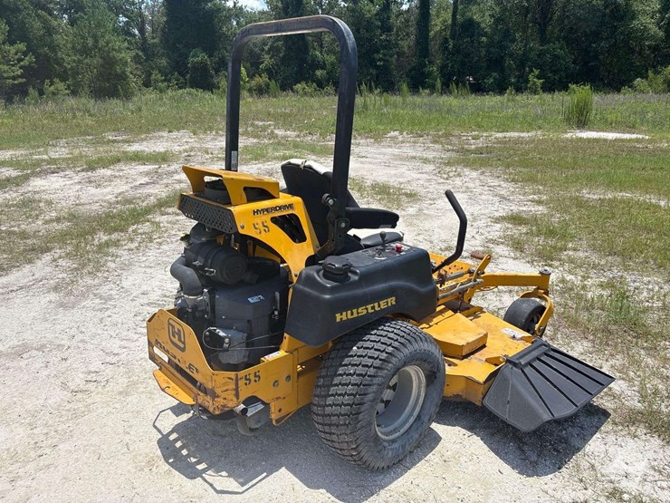2015-hustler-super-z-72in-zero-turn-mower-image-4