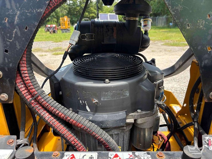 2015-hustler-super-z-72in-zero-turn-mower-image-20