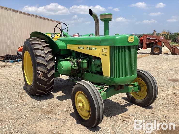 1959-john-deere-830-image-3