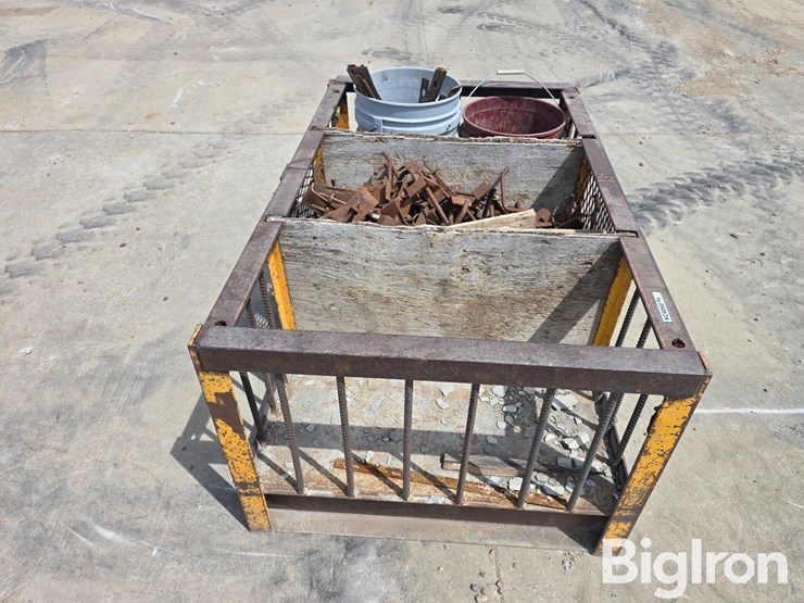 steel-crate-w/form-hardware-image-3