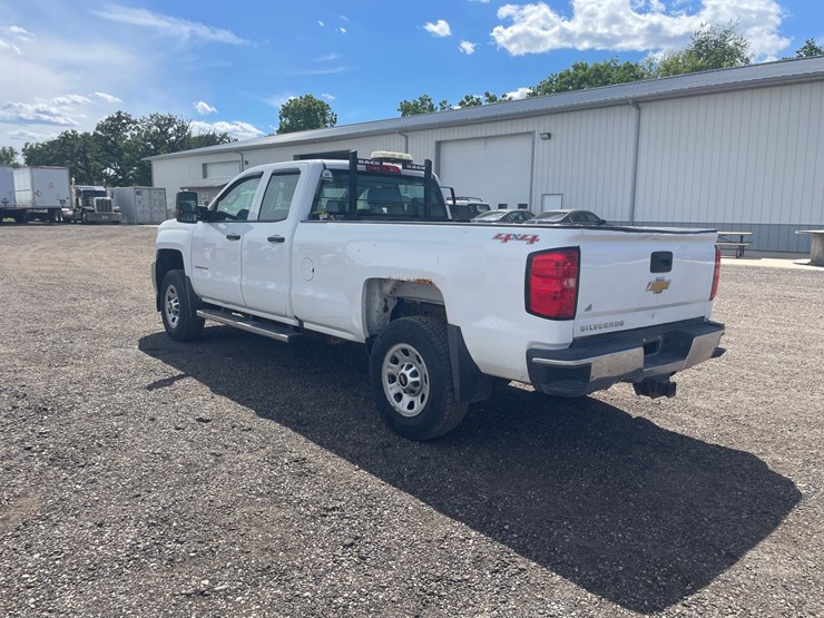 2017-chevrolet-3500hd-image-2