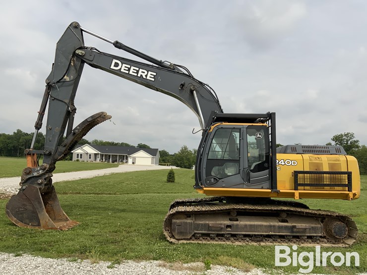 2007-deere-240d-lc-image-8