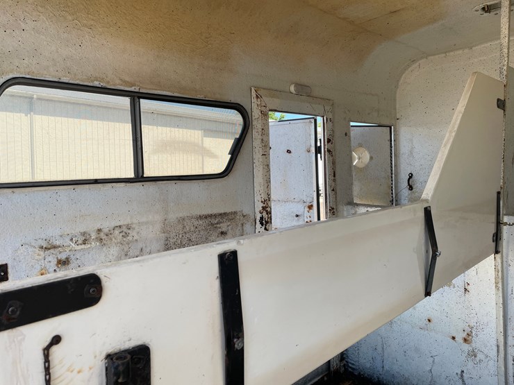 #2433-•-triggs-15'-two-place-horse-trailer,-(no-title)-image-22