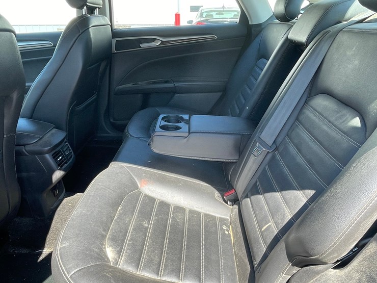 #2789-•-2016-ford-fusion-se-sedan-(has-wi-title)-image-28