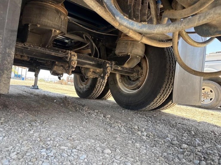 2020-versa-v-bottom-spreader-trailer-image-17