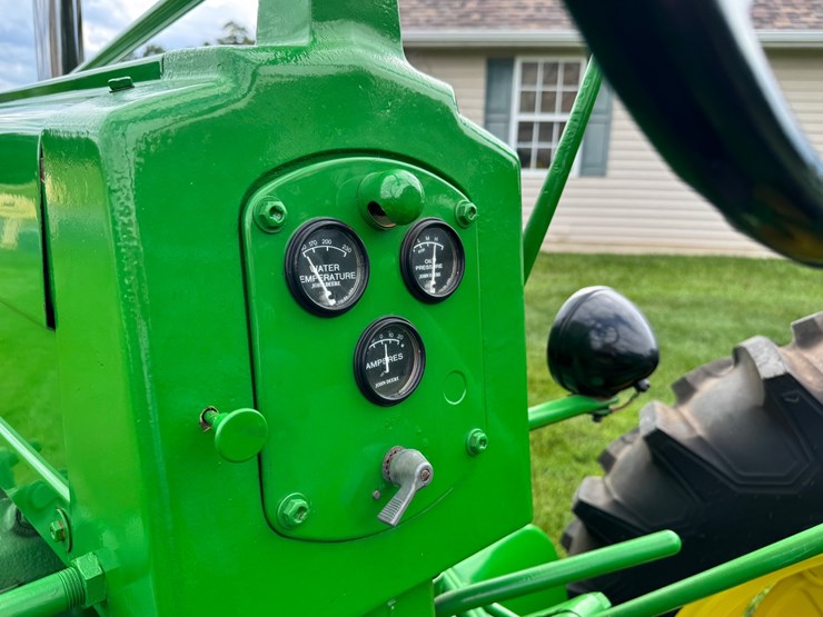 john-deere-70-image-23