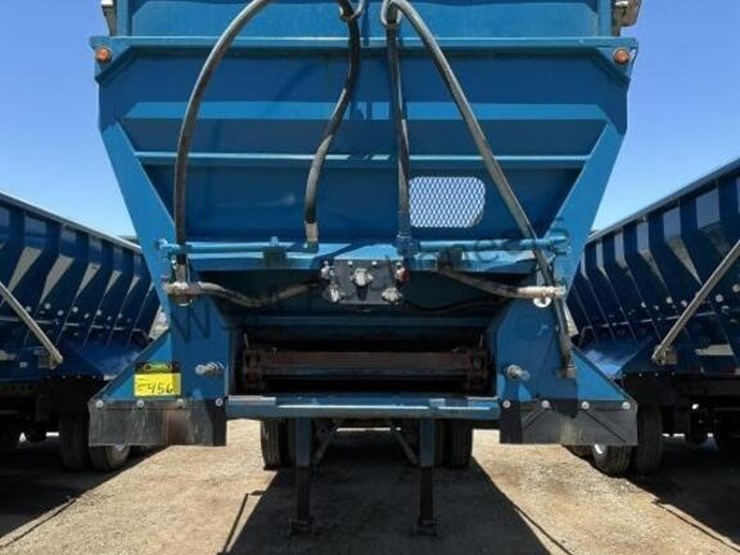 2014-versa-v-bottom-spreader-trailer-image-2
