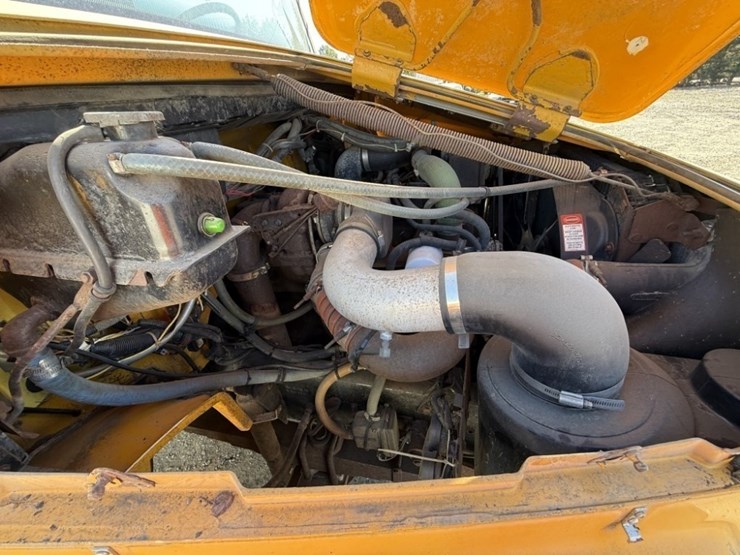 1994-freightliner-fl80-image-12