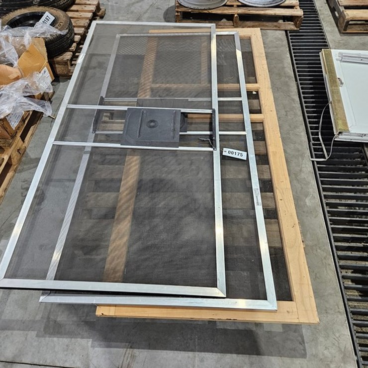 #175 • 3 Screen Doors