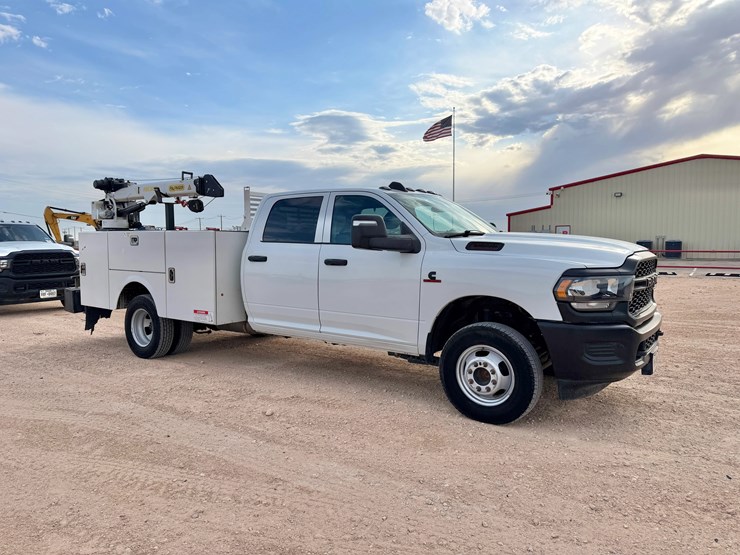 2024-dodge-3500-image-2