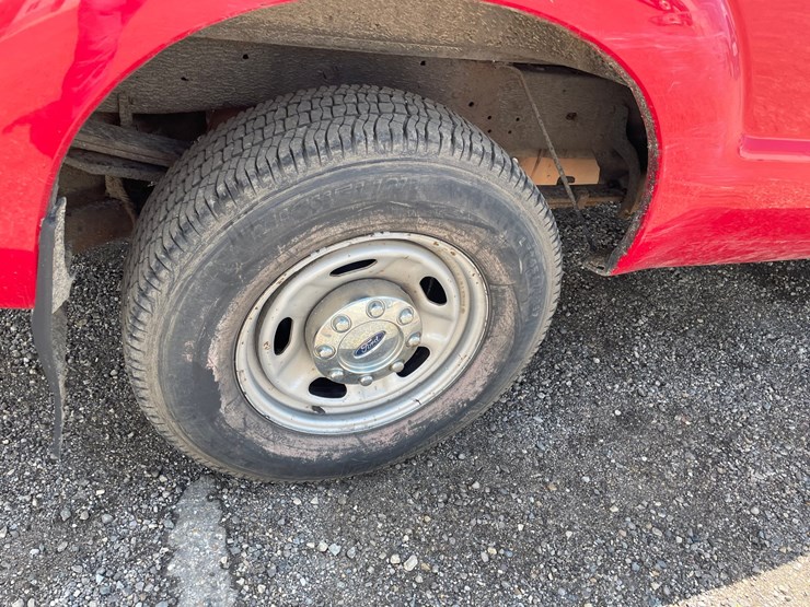 2013-ford-f250-xl-image-17