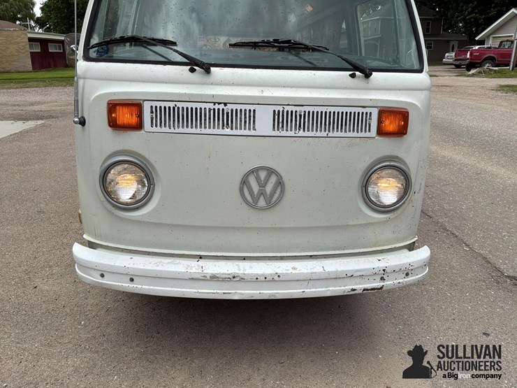 1973-volkswagen-kombi-campmobile-3-door-camper-bus-image-9