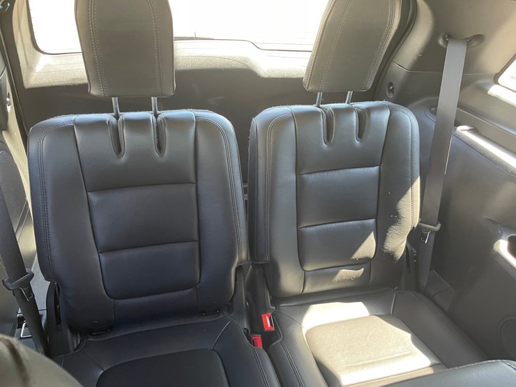 2014-ford-explorer-image-24
