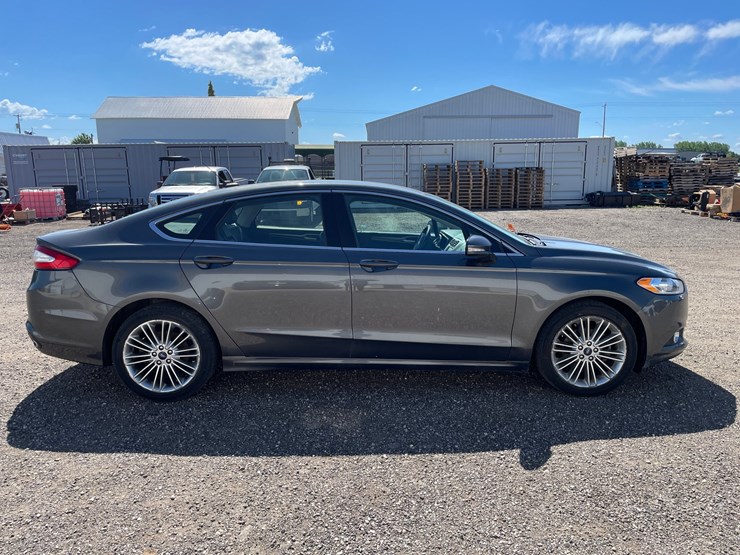 #2789-•-2016-ford-fusion-se-sedan-(has-wi-title)-image-4