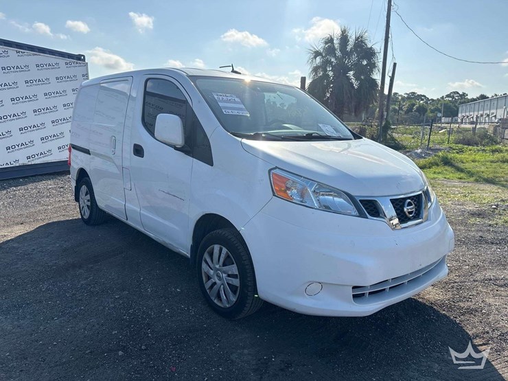2016-nissan-nv200-image-2