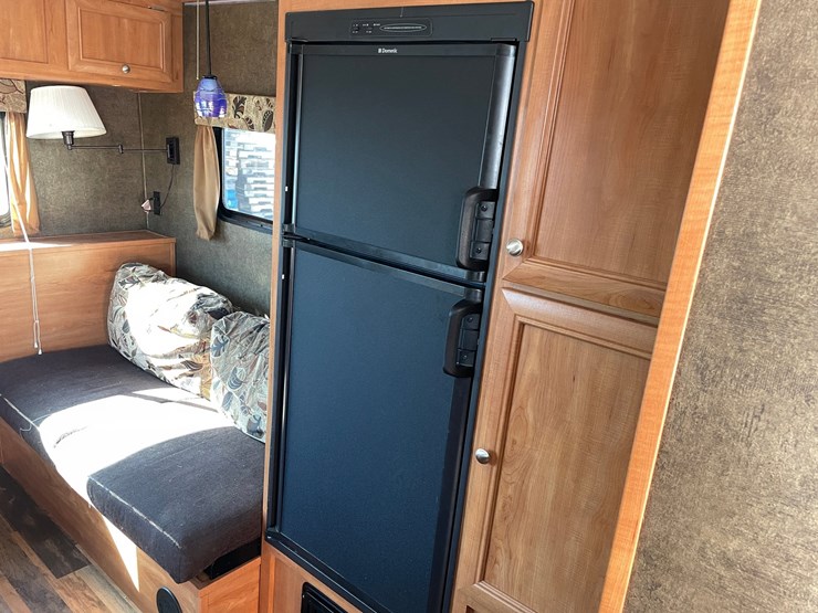 #2859-•-2016-shasta-oasis-tandem-axle-camper-(has-wi-title)-image-26