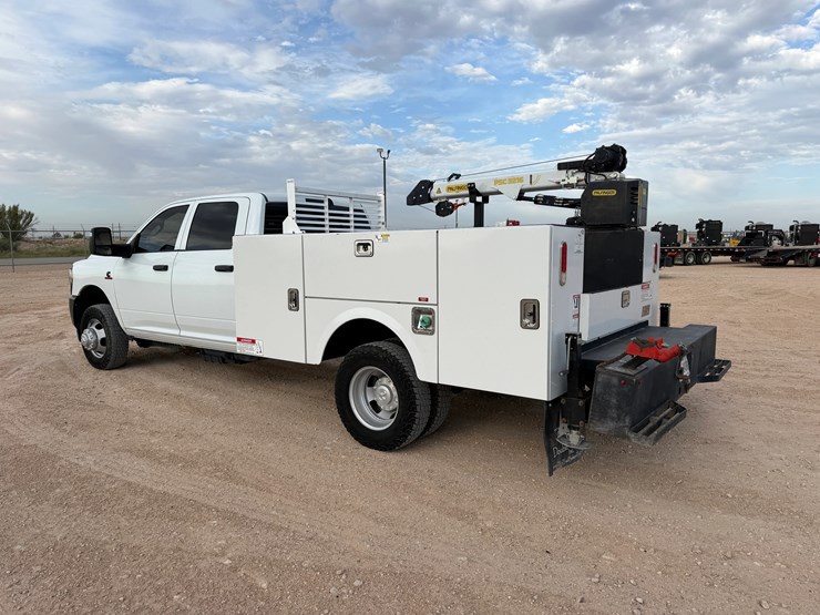 2024-dodge-3500-image-4