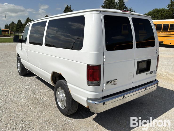 2010-ford-e350-xlt-image-17
