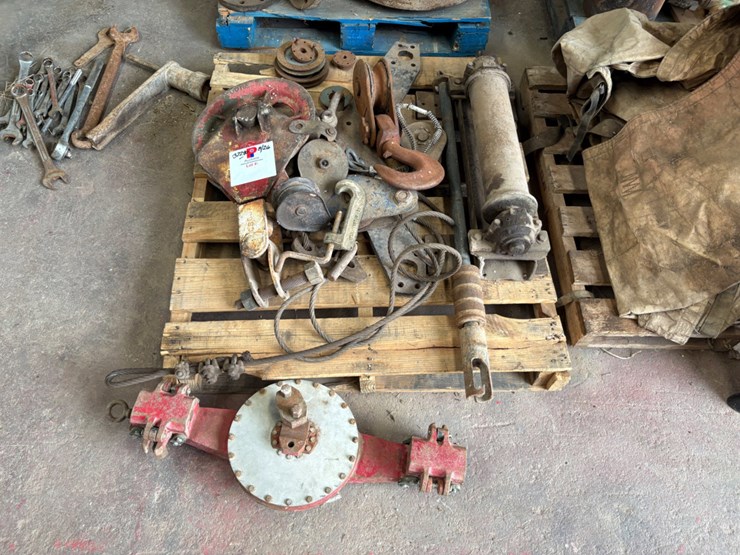 (4-pallets)-assorted-flanges,-snatch-blocks,-we’ll-head-parts,-flood-lights,-etc-image-1