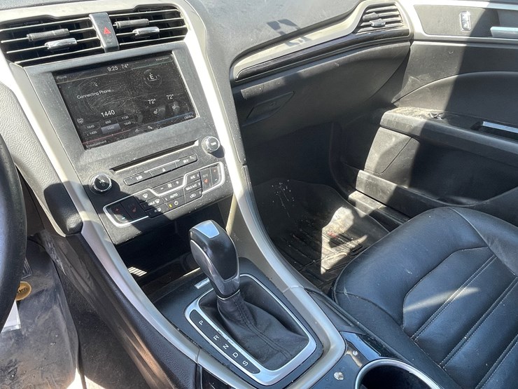 #2789-•-2016-ford-fusion-se-sedan-(has-wi-title)-image-27
