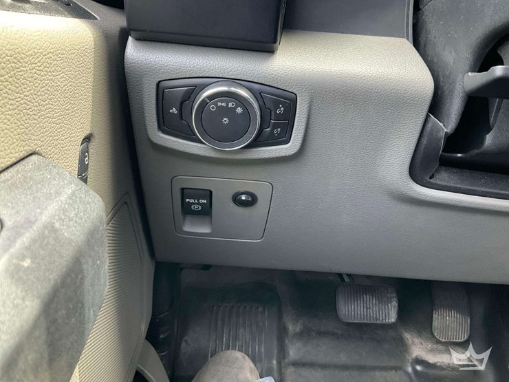 2017-ford-f150-image-16