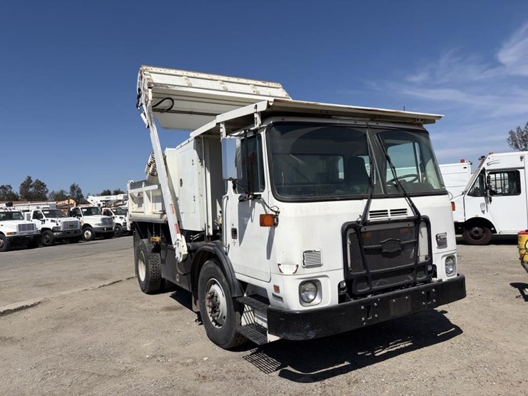 2011-autocar-xpeditor-image-2