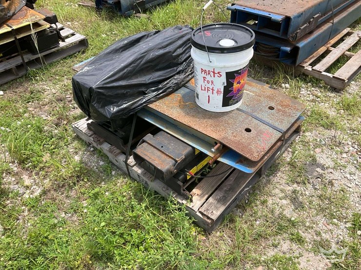 pallet-of-miscellaneous-vehicle-parts-image-8