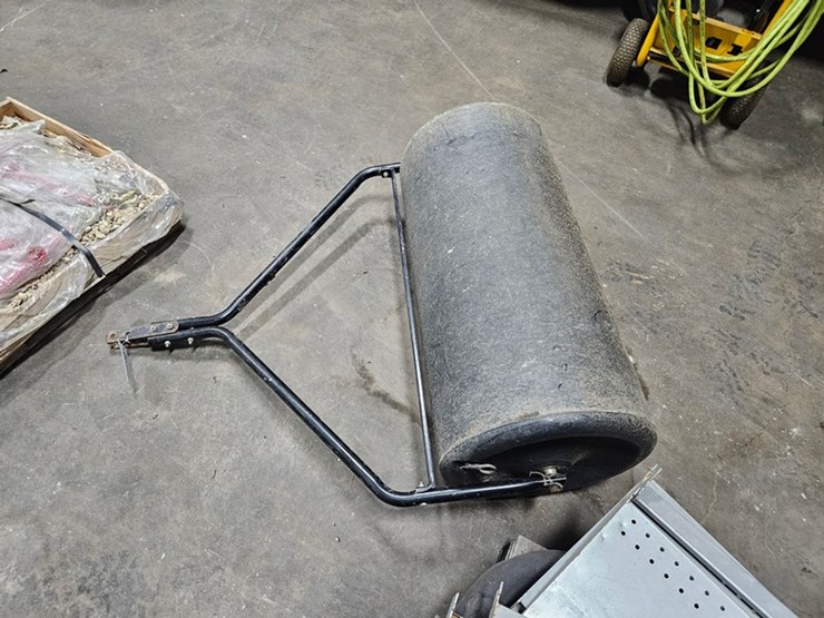 #333-•-40"-pull-behind-lawn-roller-image-2