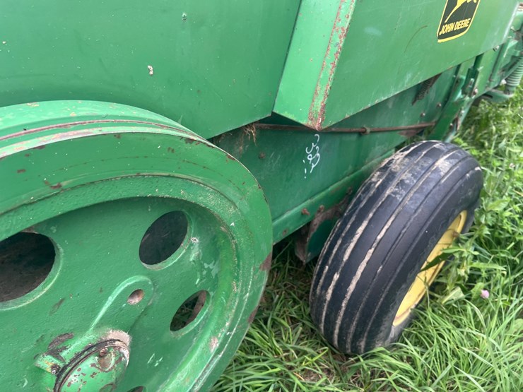 john-deere-334-image-8