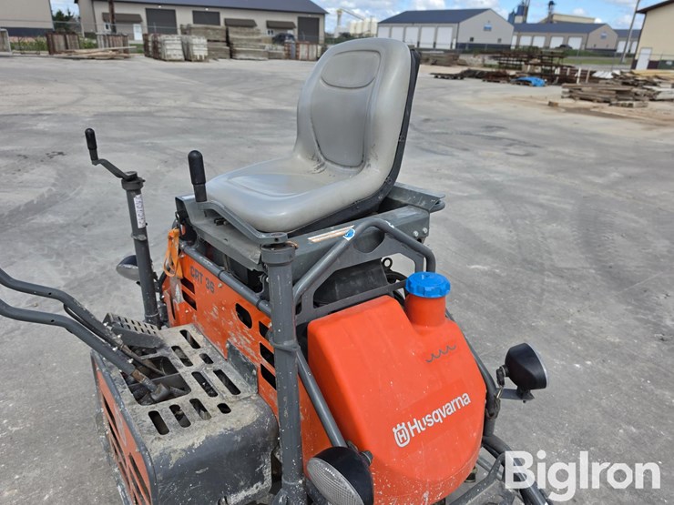 husqvarna-crt36-ride-on-trowel-image-11