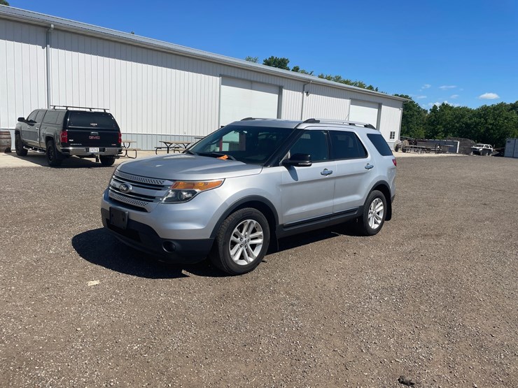 2014-ford-explorer-image-1