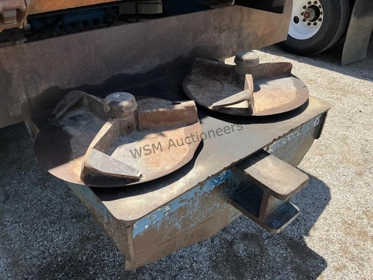 2018-versa-v-bottom-spreader-trailer-image-11