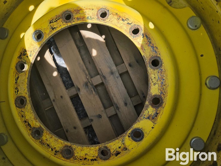 john-deere-380-image-15