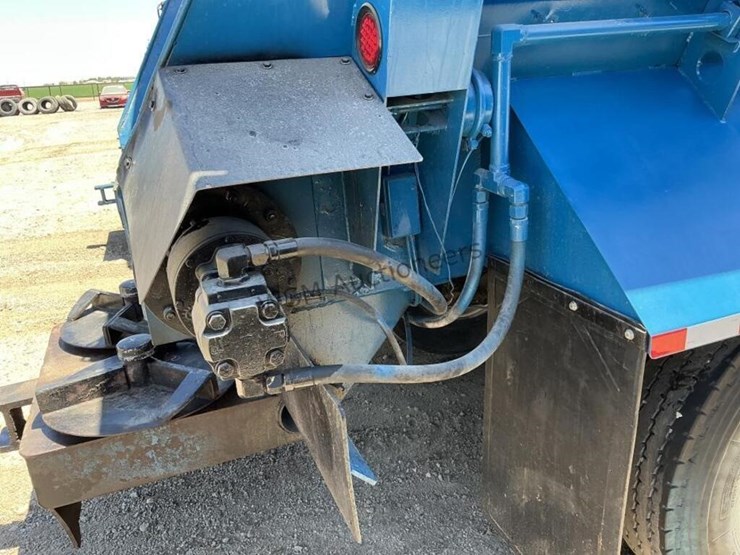 2014-versa-v-bottom-spreader-trailer-image-13