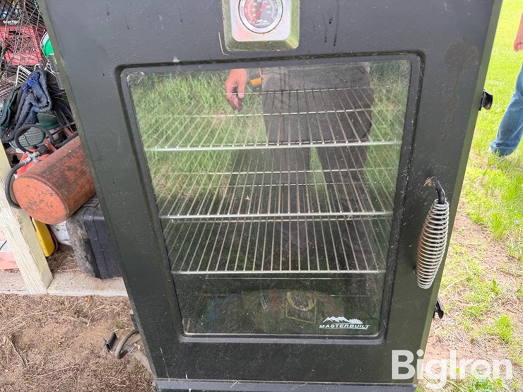 master-built-smoker-image-10