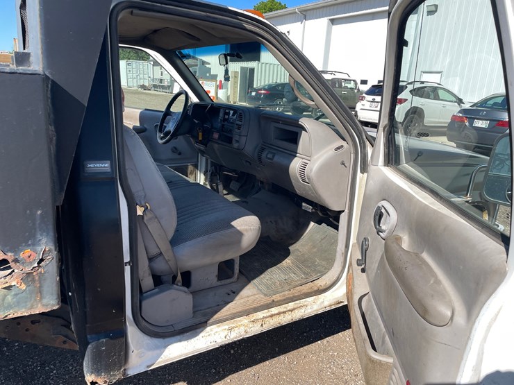 1997-chevrolet-3500-image-28