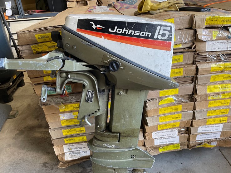 #2952-•-1974-johnson-15hp-short-shaft-tiller-outboard-motor-image-4