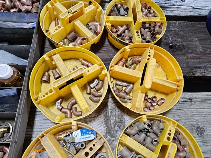 #142-•-large-assortment-of-fittings-image-6