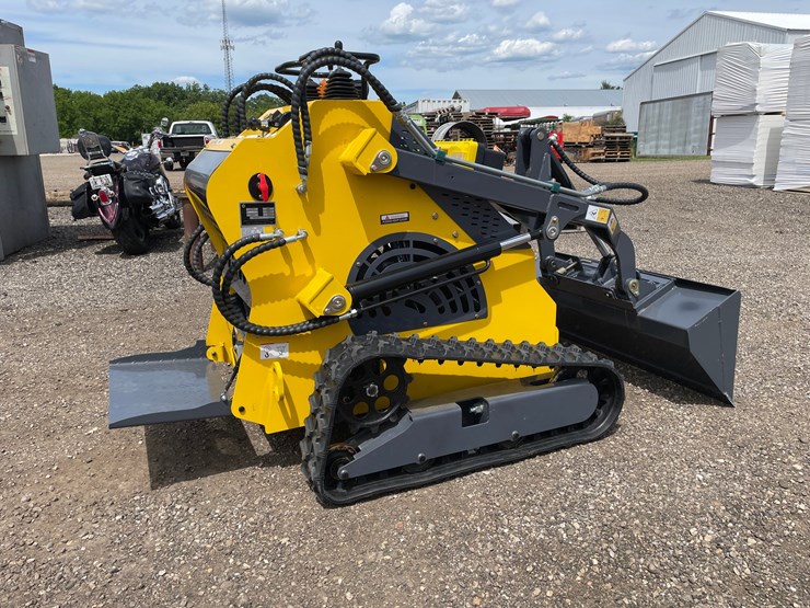 #2823-•-2026-landhero-mini-skid-steer-loader-image-3
