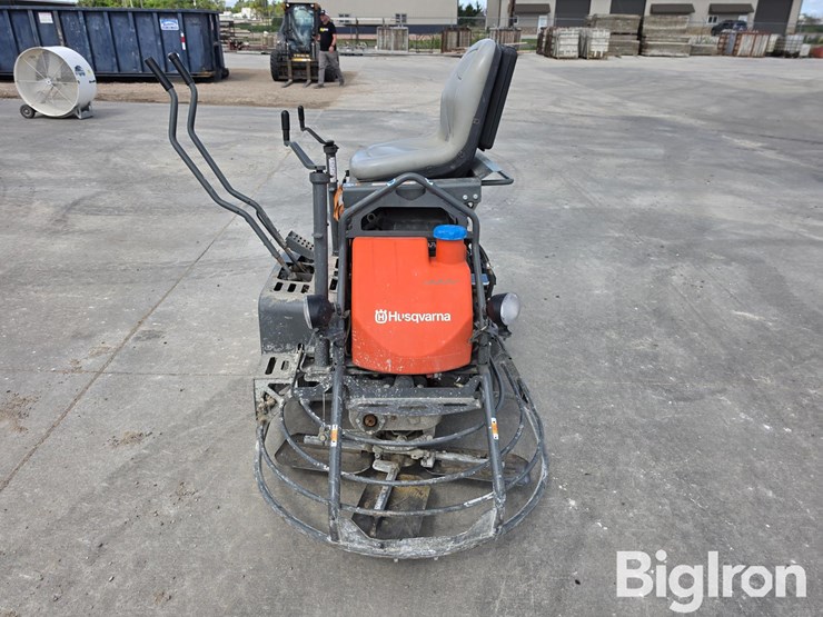 husqvarna-crt36-ride-on-trowel-image-8