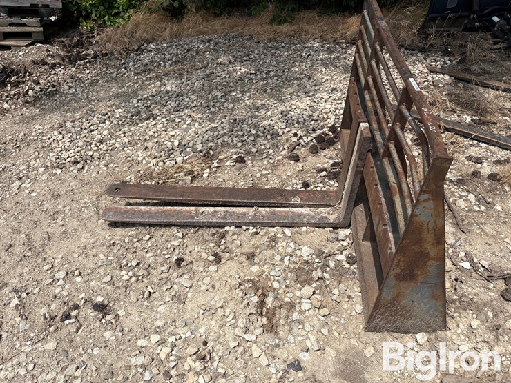 skid-steer-fork-attachment-image-6