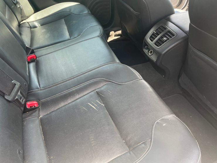 #2858-•-2015-ford-taurus-limited-(has-wi-title)-image-28