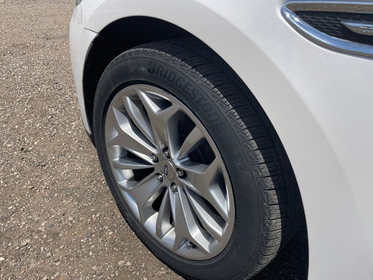 #2793-•-2013-ford-taurus-limited-sedan-(has-wi-title)-image-10