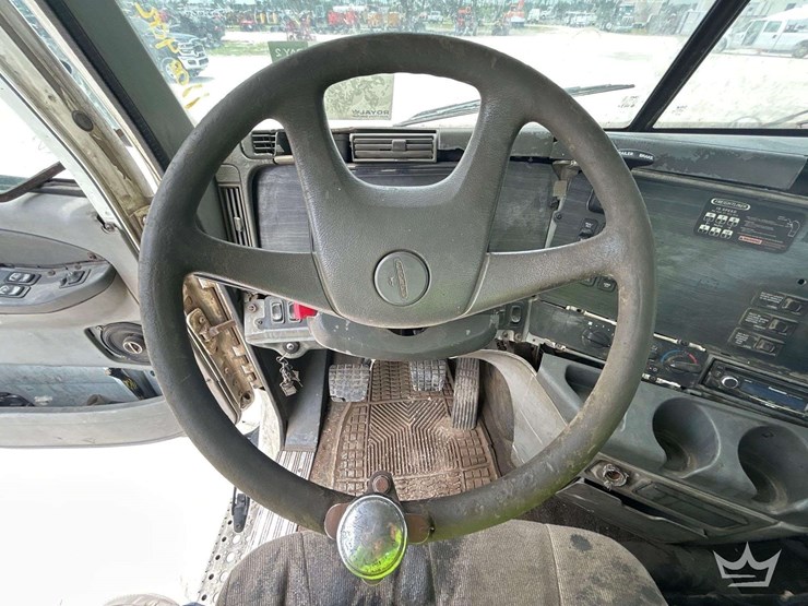 2005-freightliner-columbia-120-image-10