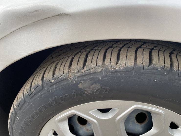 #2797-•-2012-ford-focus-se-sedan-image-14
