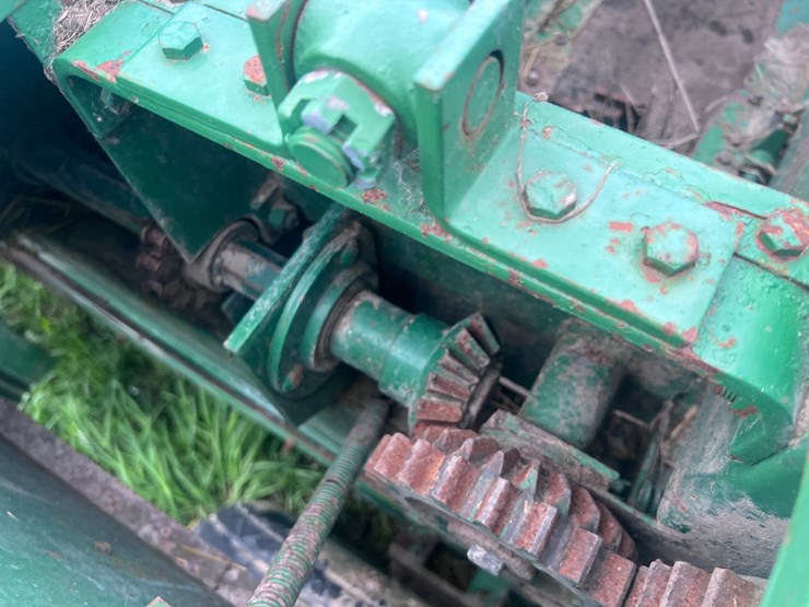 john-deere-334-image-12